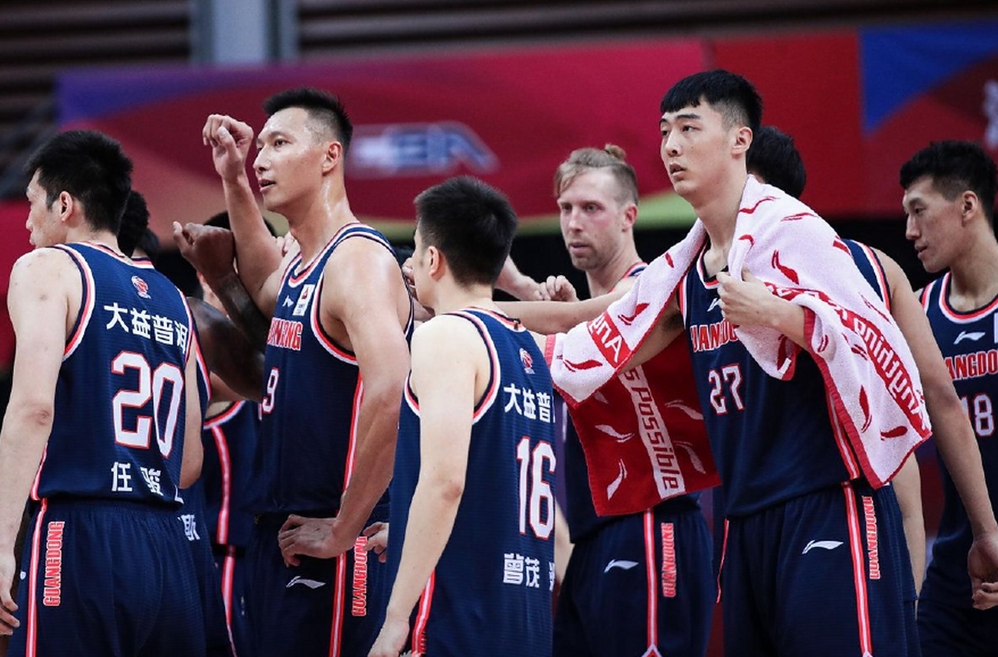 包含北京首钢大胜广东队，取得三连胜的词条