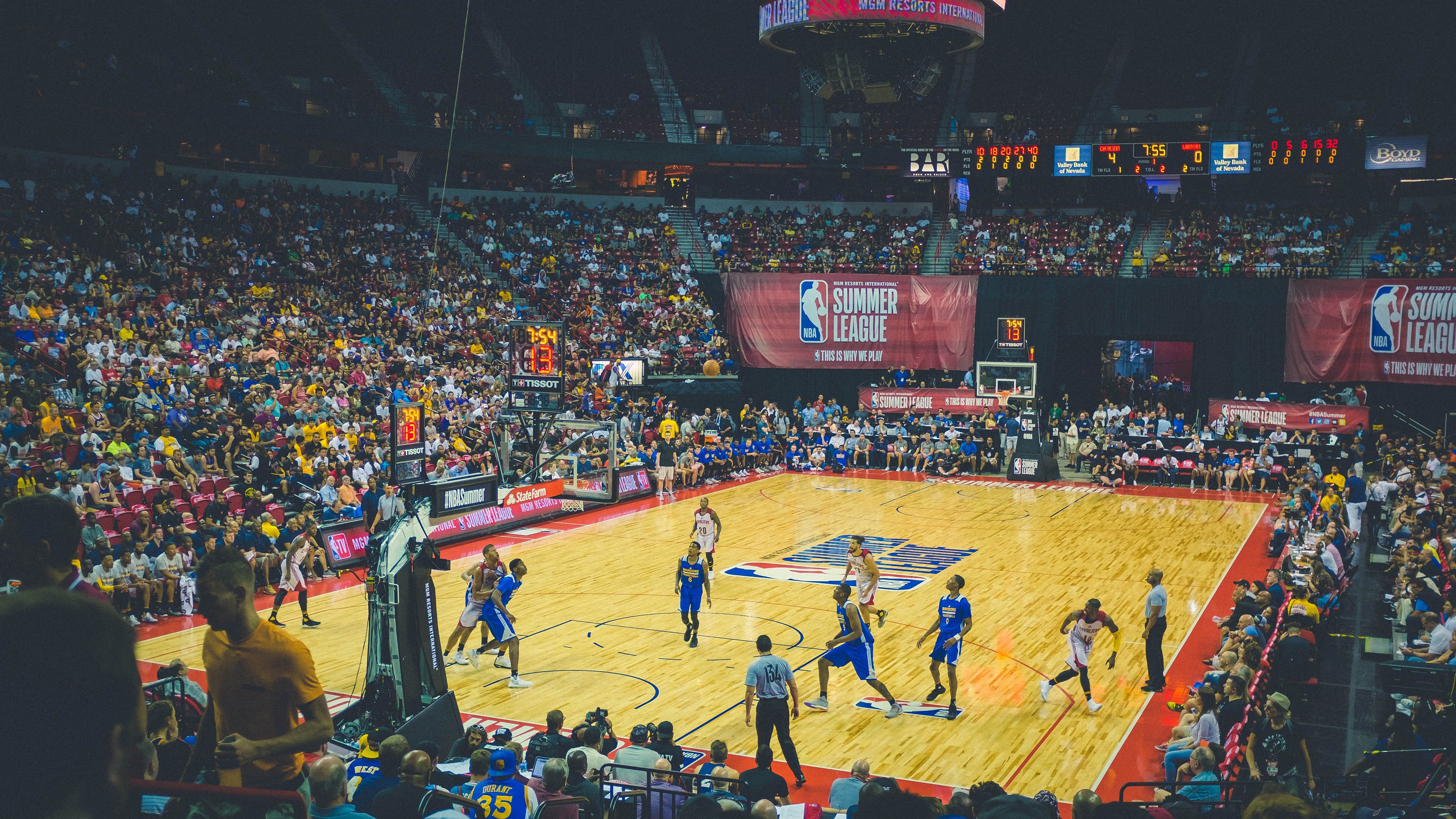 字母哥关键先生本色尽显，尼克斯全面碾压广厦队