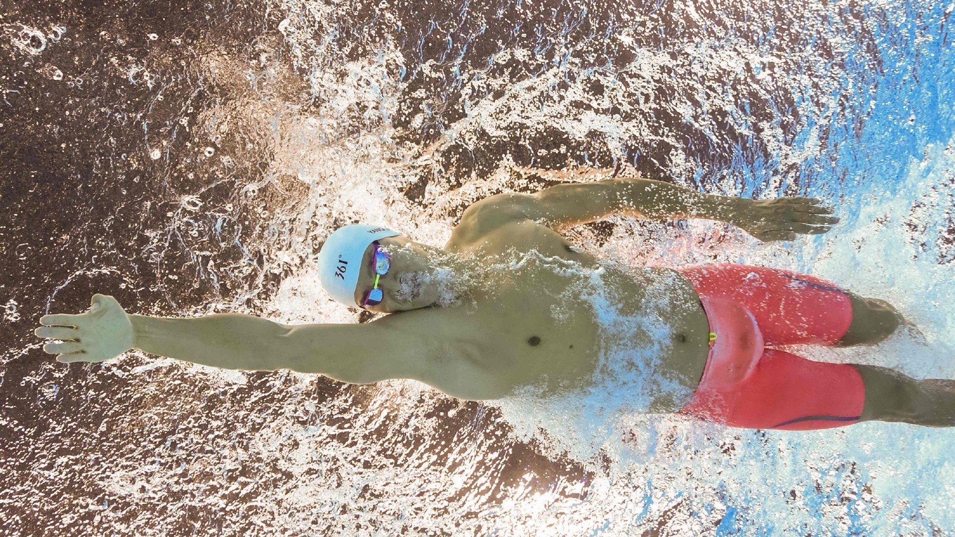 利物浦铁血碾压那不勒斯，本泽马惊艳四座诠释何为王者